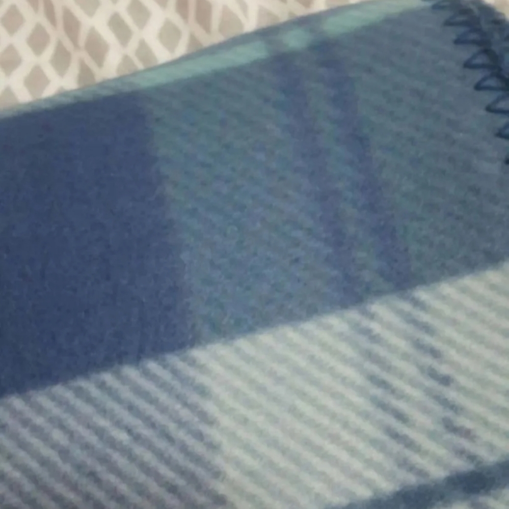 Fleece throw blanket - Picture 3 of 3